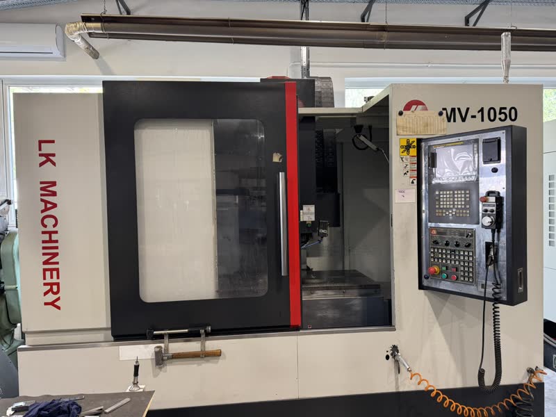 LK Machinery MV-1050 vertical machining centre in the Bóly workshop